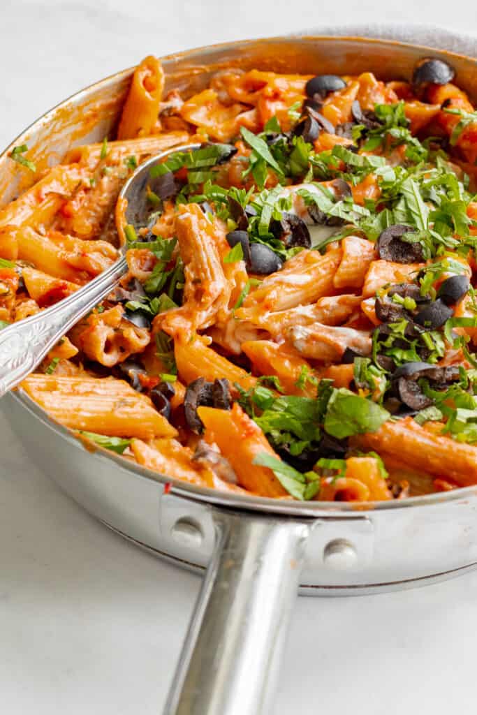 One-Pot Sun-Dried Tomato Pasta - Vegan, GF & Healthy! Georgie Eats 