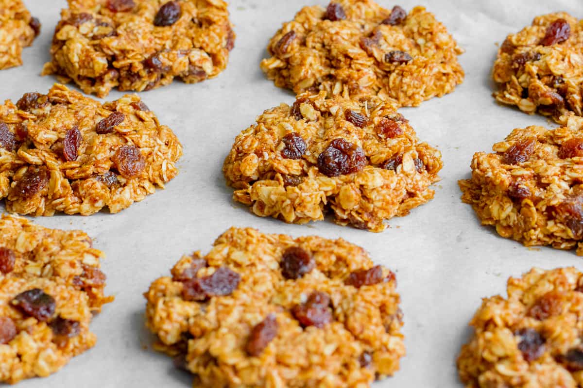 Oatmeal Raisin No-Bake Cookies - vegan, GF & healthy! Georgie Eats.