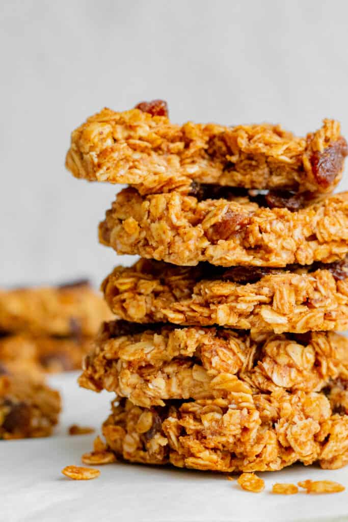 Oatmeal Raisin No-Bake Cookies - vegan, GF & healthy. Georgie Eats.