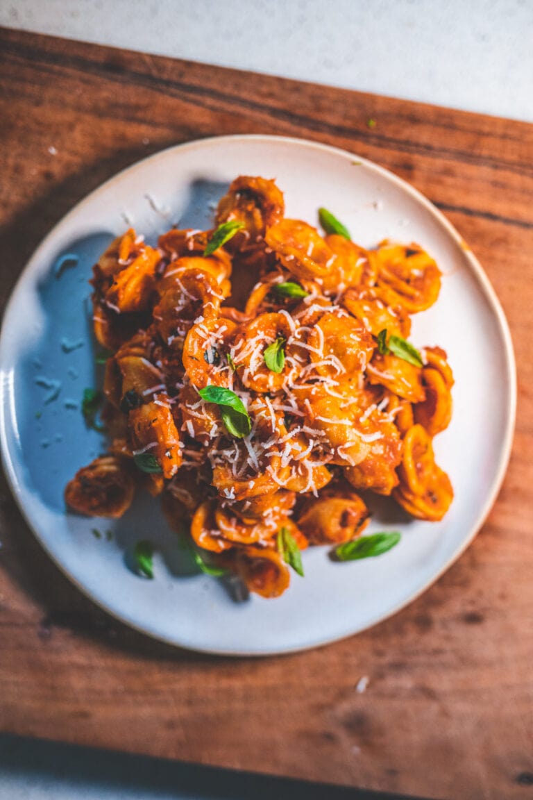 Roasted Red Pepper Pasta - Georgie Eats