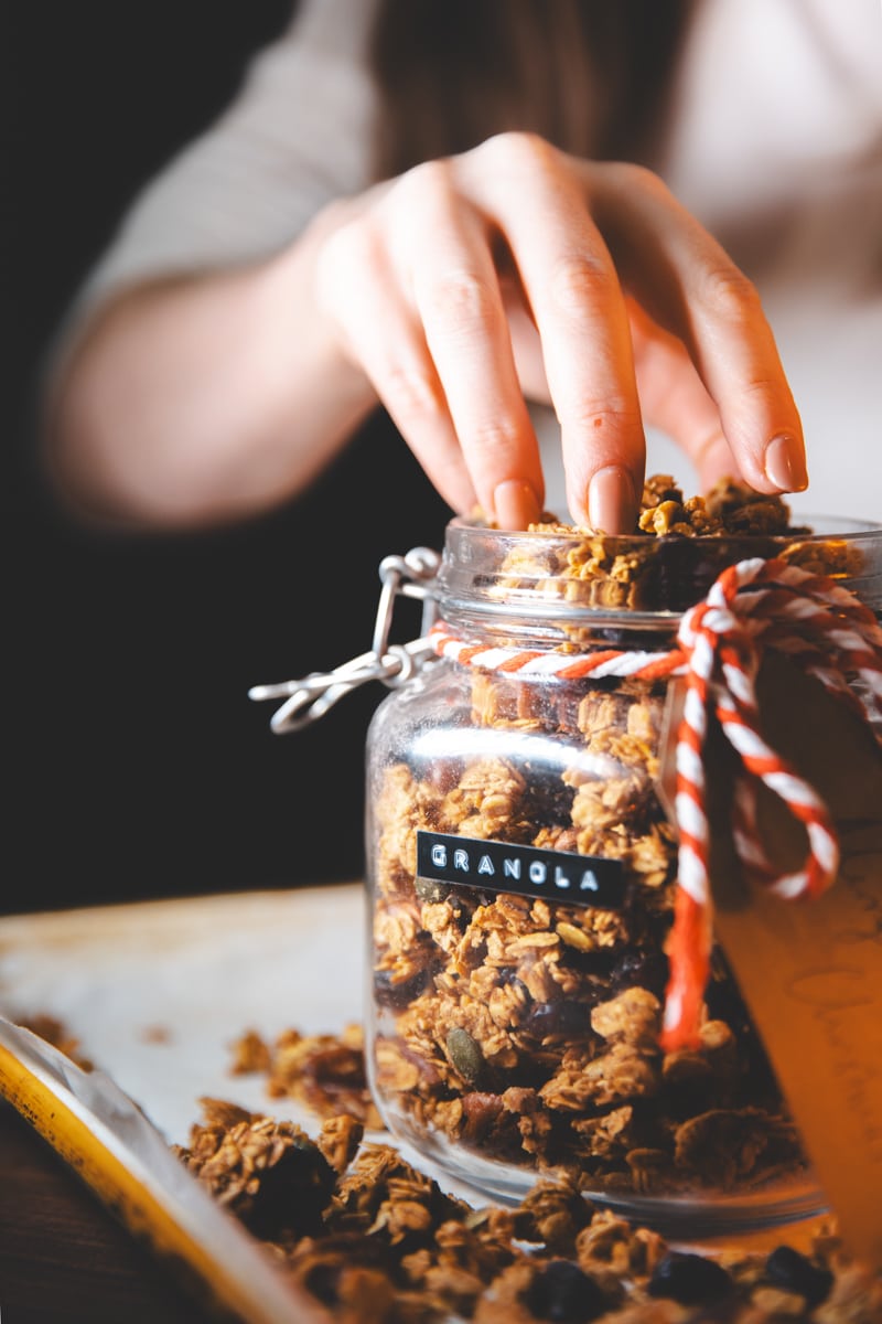 Christmas Granola in a jar - Georgie Eats