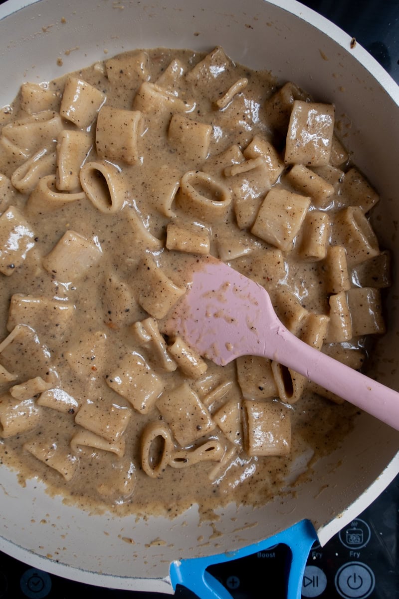 Roasted Garlic Cacio e Pepe in a pan - Georgie Mullen