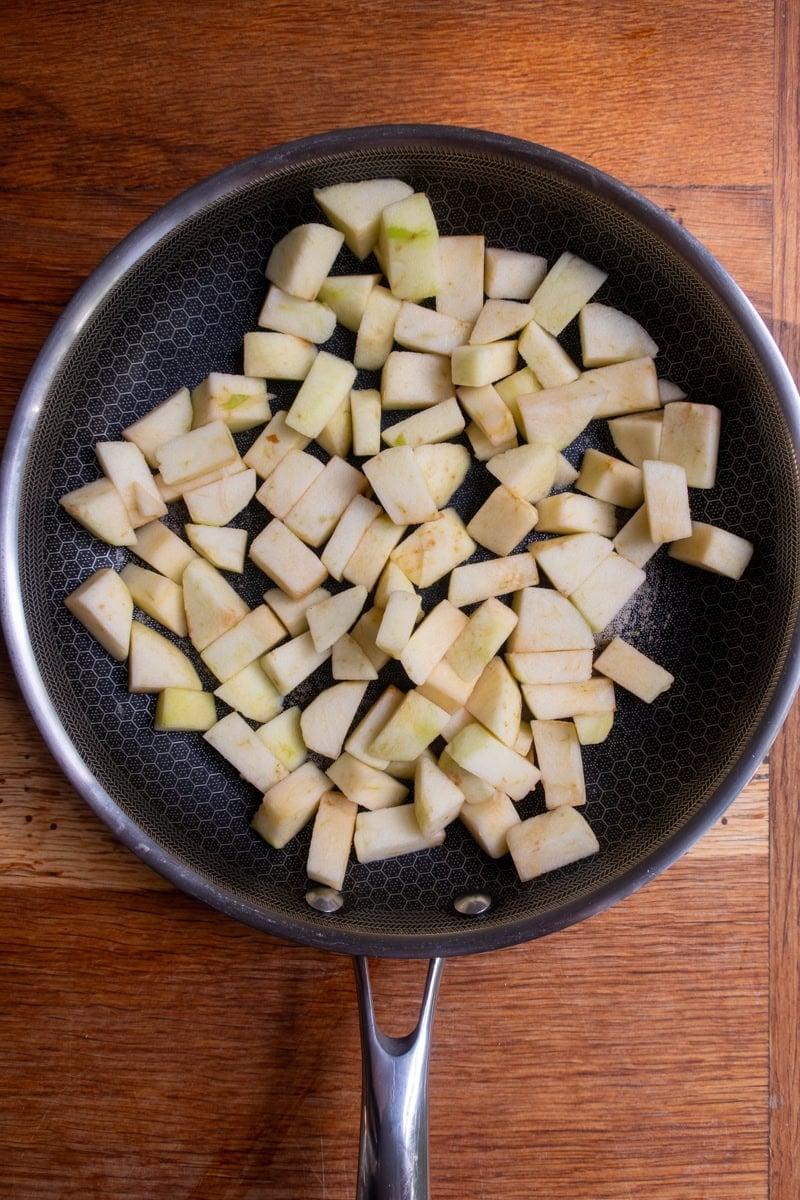 apples in a pan